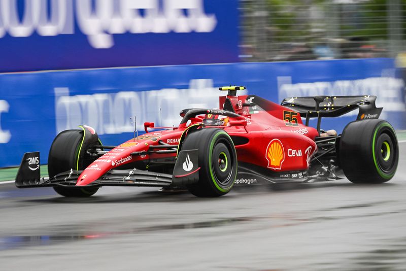&copy; Reuters. L'Espagnol Carlos Sainz a dominé à bord de sa Ferrari la deuxième séance d'essais libres. /Photo prise le 22 juin 2022/REUTERS/USA TODAY USPW
