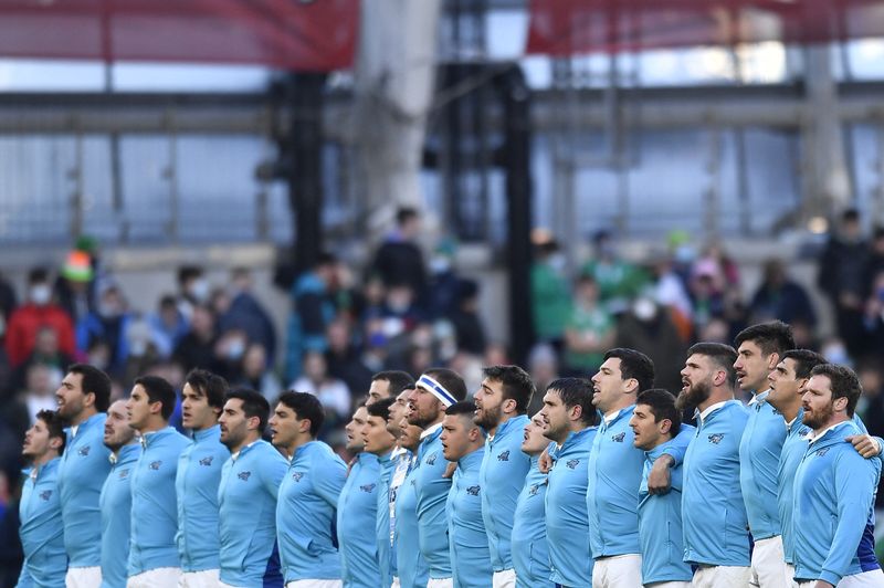 &copy; Reuters. Le XV de l’Argentine pendant l’hymne de leur pays. /Photo prise le 21 novembre 2021/REUTERS/Clodagh Kilcoyne