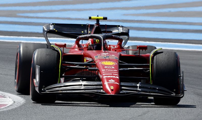 © Reuters. Les Ferrari paraissent en forme sur ce circuit du Castellet/Photo prise le 22 juillet 2022/REUTERS/ERIC GAILLARD