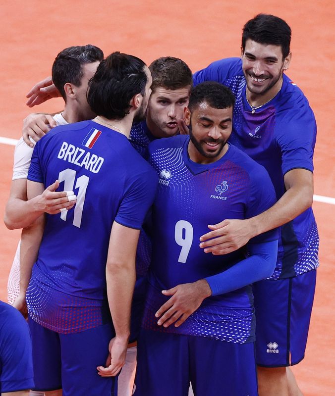 © Reuters. Les Français ont remporté leur première Ligue des Nations contre les USA dimanche./Photo prise le 7 août 2021/REUTERS/Carlos Garcia Rawlins