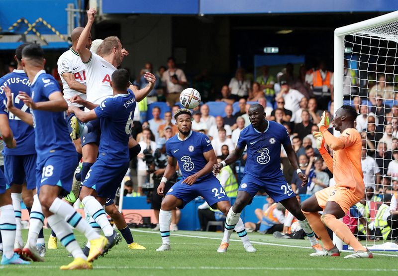 &copy; Reuters. Harry Kane a inscrit le but égalisateur à la 96e minute pour Tottenham contre Chelsea./Photo prise le 14 août 2022/REUTERS/PAUL CHILDS