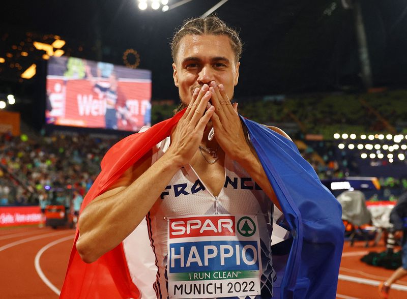 &copy; Reuters. Magnifique performance de Wilfried Happio qui remporte l'argent sur le 400 m haies./Photo prise le 19 août 2022/REUTERS/KAI PFAFFENBACH