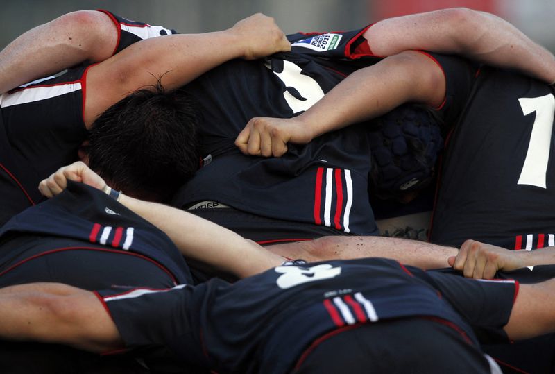 © Reuters. Clermont grimpe sur le podium du championnat avec 18 unités après sa victoire sur la pelouse de Perpignan. /Photo prise le 24 avril 2010/REUTERS/Bobby Yip