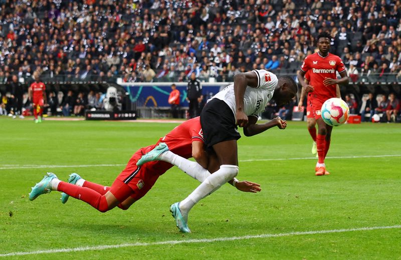 © Reuters. Randal Kolo Muani a marqué un but lors de la victoire de Francfort./Photo prise le 15 octobre 2022/REUTERS/KAI PFAFFENBACH