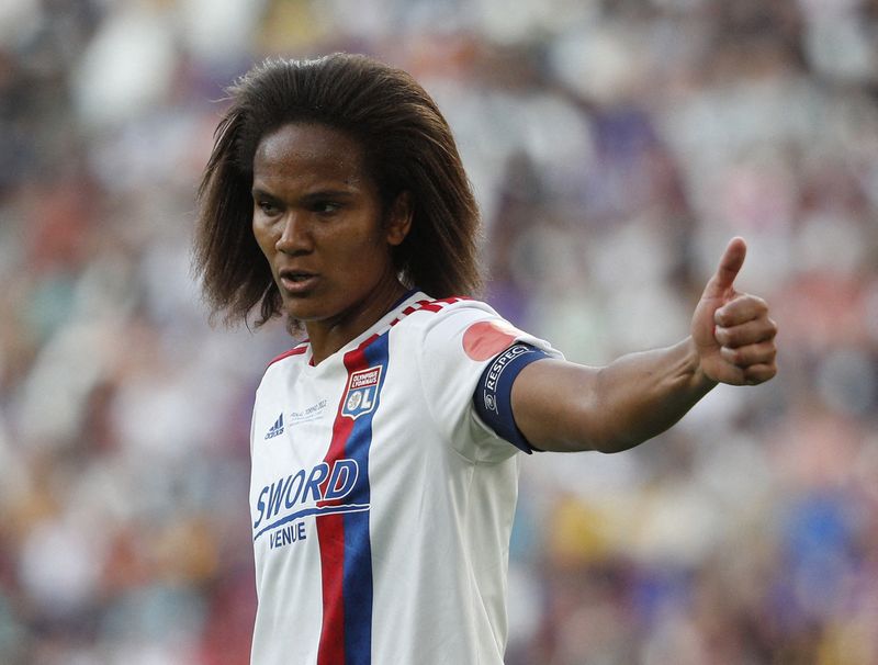 &copy; Reuters. Wendy Renard a marqué le deuxième de son équipe lors de la victoire de Lyon./Photo prise le 21 mai 2022/REUTERS/Guglielmo Mangiapane