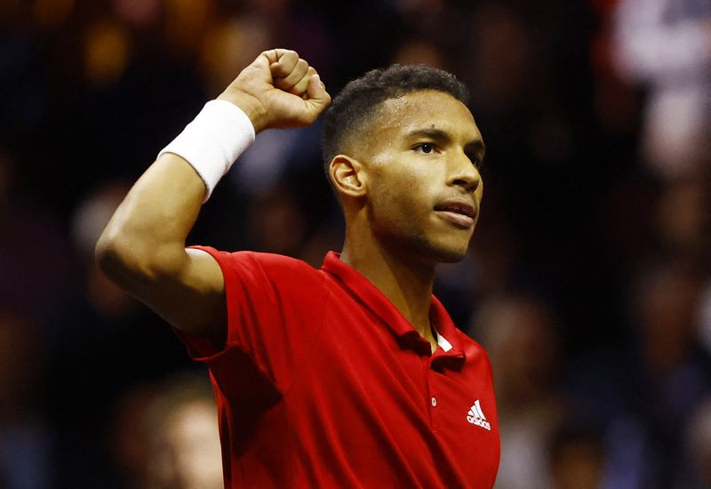 © Reuters. Victoire de Felix Auger-Aliassime contre Jeffrey John Wolf en finale du tournoi de Florence./Photo prise le 25 septembre 2022/REUTERS/ANDREW BOYERS