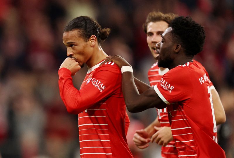 © Reuters. Leroy Sane a marqué un but pour Munich lors de la victoire contre Fribourg./Photo prise le 16 octobre 2022/REUTERS/LUKAS BARTH