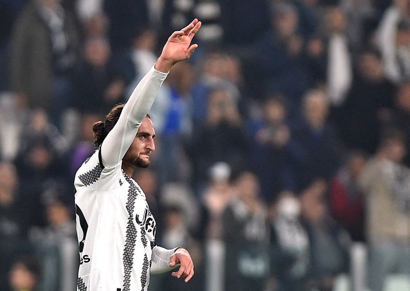 © Reuters. Adrien Rabiot a inscrit ses deux premiers buts de la saison en Serie A. /Photo prise le 21 octobre 2022/REUTERS/Massimo Pinca