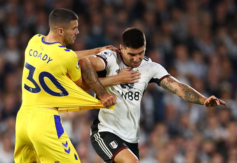 © Reuters. Grosse bataille entre Fulham et Everton avec aucun but marqué./Photo prise le 29 octobre 2022/REUTERS/DAVID KLEIN
