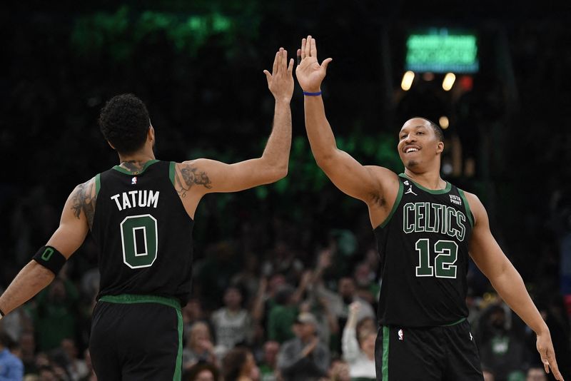 &copy; Reuters. Les Boston Celtics sont deuxièmes de la Conférence Est avec un match de retard sur Milwaukee/Photo prise le 12 novembre 2022/REUTERS/Bob DeChiara
