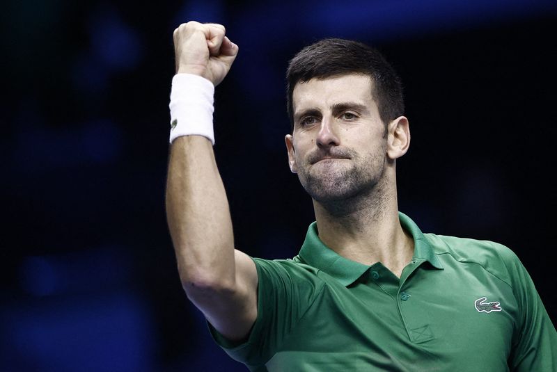 © Reuters. Novak Djokovic a réussi son entrée en lice au Masters face à Stefanos Tsitsipas, tournoi qu'il a déjà remporté à cinq reprises. /Photo prise le 14 novembre 2022/REUTERS/Guglielmo Mangiapane