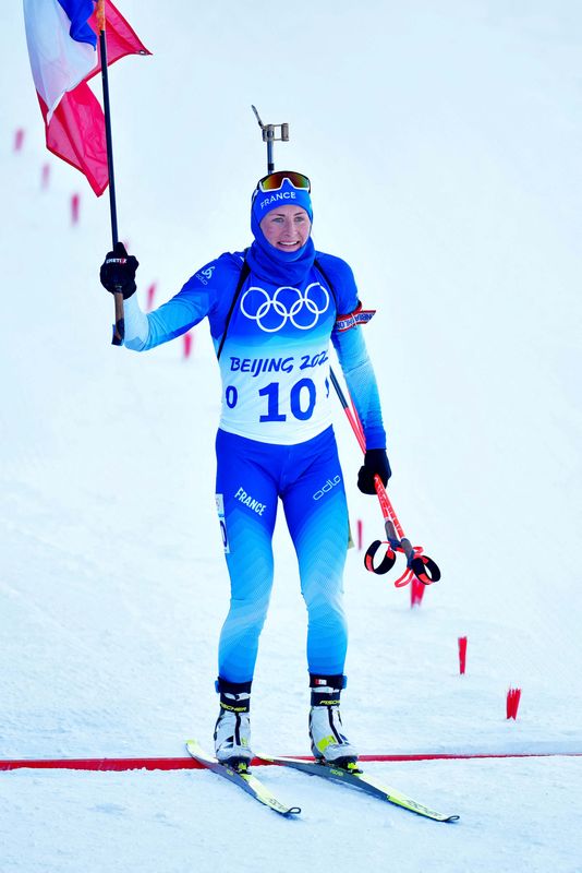 © Reuters. Le 18 février dernier, Justine Braisaz-Bouchet a décroché le premier titre olympique de sa carrière sur la mass-start.      /Photo prise le 18 février 2022/REUTERS/USA TODAY USPW