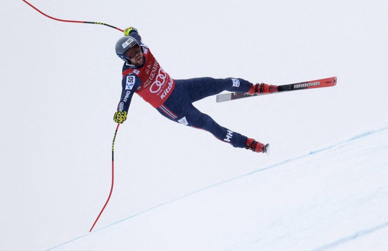 © Reuters. Le Norvégien Aleksander Aamodt Kilde a décroché sa 7e victoire de la saison en remportant la descente de Kitzbühel.      /Photo prise le 20 janvier 2023/REUTERS/Leonhard Foeger