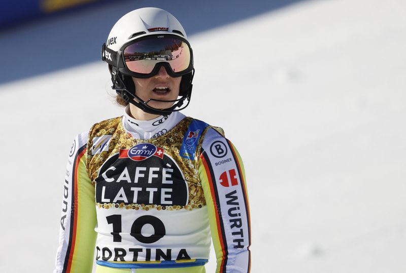 &copy; Reuters. Lena Dürr a remporté la 2e victoire de sa carrière en Coupe du monde sur le slalom de Spindleruv Mlyn. /Photo prise le 20 février 2021/REUTERS/Leonhard Foeger