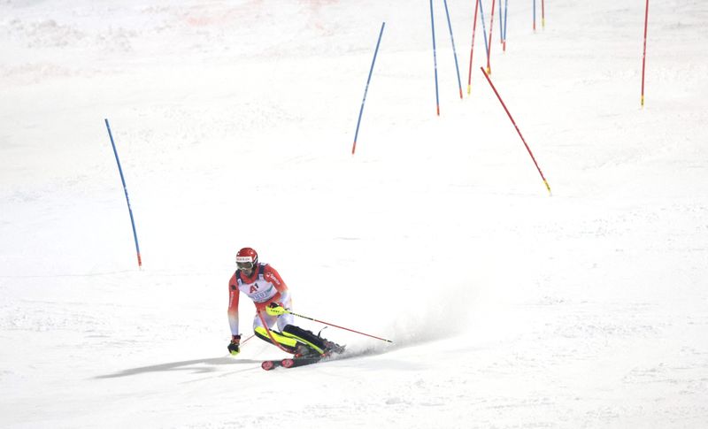 © Reuters. Ramon Zenhaeusern n'avait plus gagné un slalom depuis 2020. /Photo prise le 24 janvier 2023/REUTERS/Leonhard Foeger