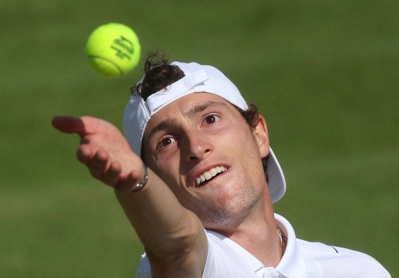 © Reuters. Ugo Humbert, ici lors du tournoi de Wimbledon en juillet dernier.  /Photo prise le 1 juillet 2022/REUTERS/Paul Childs