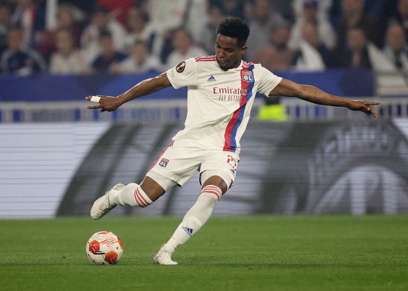 © Reuters. Thiago Mendes a contribué à la victoire de Lyon en inscrivant son premier but de la saison en Ligue 1. /Photo prise le 14 avril 2022/REUTERS/Sarah Meyssonnier