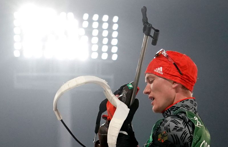 &copy; Reuters. Benedikt Doll s'est offert sa première victoire de la saison lors du dernier individuel. /Photo prise le 23 février 2018/REUTERS/Pawel Kopczynski