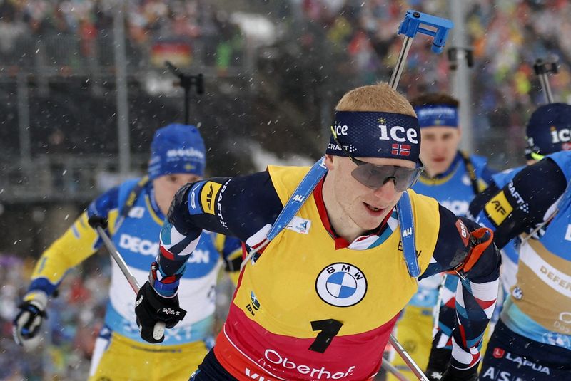&copy; Reuters. Sur le sprint à Oslo, Johannes Boe a signé sa 17e victoire de la saison en individuel. /Photo prise le 19 février 2023/REUTERS/Lisa Leutner