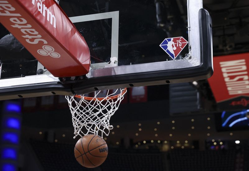 © Reuters. Paris Basket perd de 30 points d'écart face à Gran Canaria et est éliminé de l'Eurocoupe. /Photo prise le 12 mars 2022/REUTERS/USA TODAY USPW