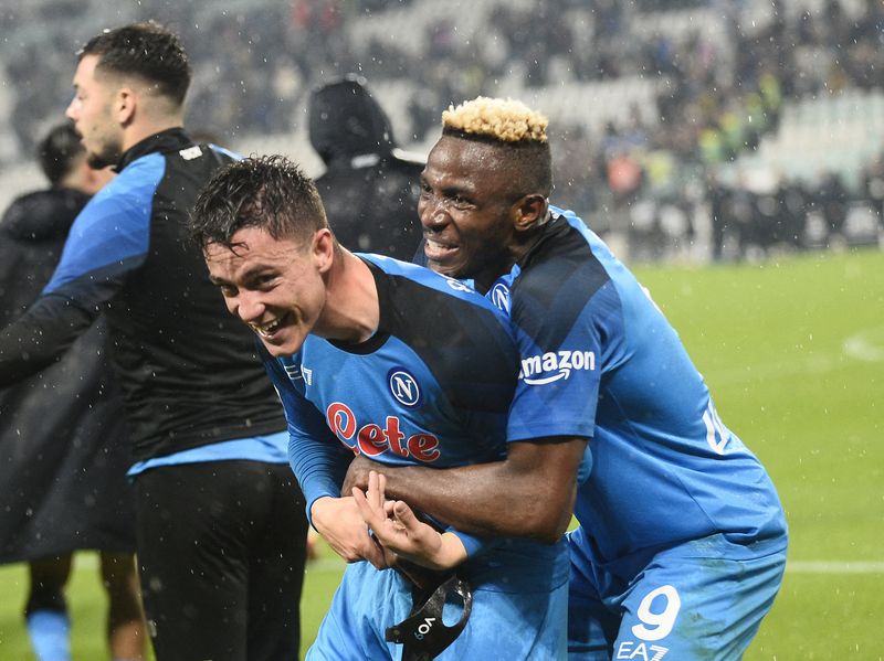 &copy; Reuters. Giacomo Raspadori offre la victoire au Napoli face à la Juventus dans une fin de match complétement folle. /Photo prise le 23 avril 2023/REUTERS/Massimo Pinca