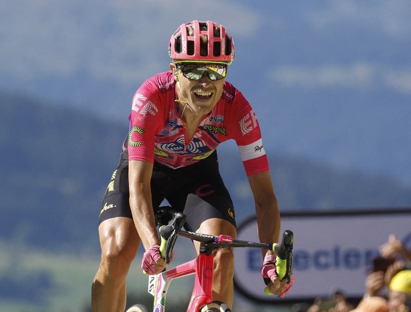 &copy; Reuters. Avec ce succès sur la 10e étape du Giro, le Danois Magnus Cort Nielsen est devenu le 105e coureur à remporter au moins une étape sur chaque grand tour. /Photo prise le 12 juillet 2022/REUTERS/Gonzalo Fuentes