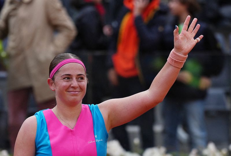 &copy; Reuters. Jelena Ostapenko atteint les demi-finales à Rome pour la première fois. /Photo prise le 17 mai 2023/REUTERS/Aleksandra Szmigiel