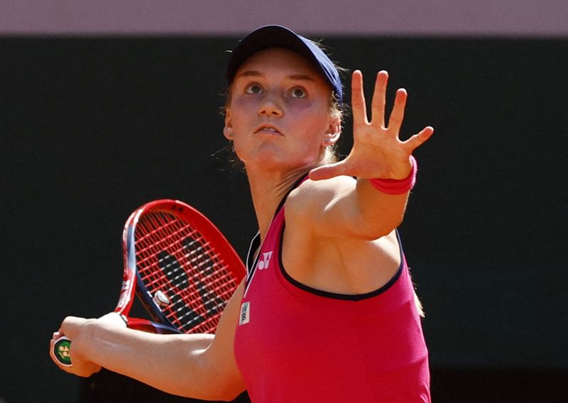 &copy; Reuters. Elena Rybakina s'est imposée en deux sets et 1h08 de jeu face à Polina Kudermetova. /Photo prise le 30 mai 2023/REUTERS/Clodagh Kilcoyne
