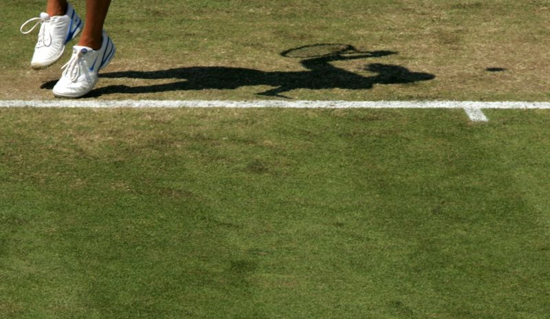 &copy; Reuters. Les pelouses anglaises n'ont pas réussi à toutes les joueuses françaises. /Photo prise le 24 juin 2006/REUTERS/Luke MacGregor
