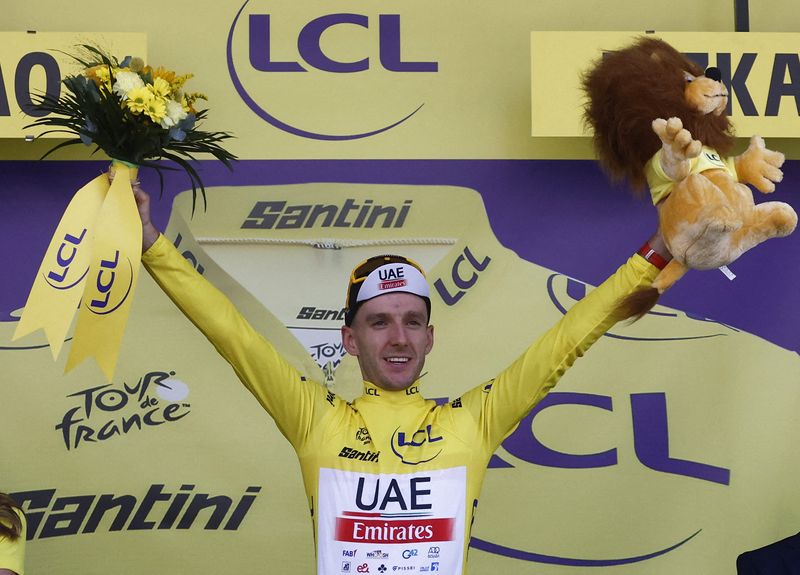 © Reuters. Adam Yates, premier maillot jaune de la 110e édition du Tour de France. /Photo prise le 1 juillet 2023/REUTERS/Stephane Mahe