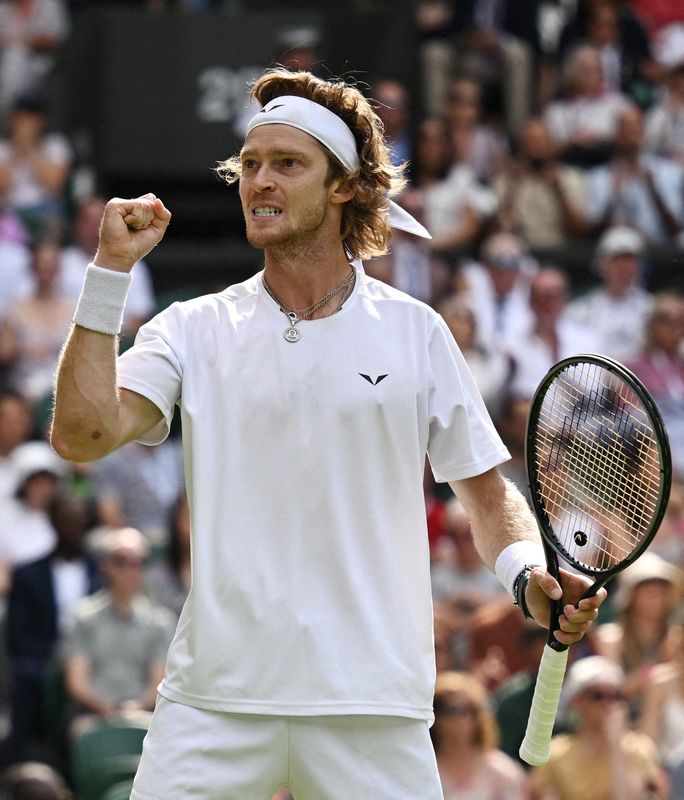 &copy; Reuters. Andrey Rublev enchaîne après son quart à Wimbledon. /Photo prise le 9 juillet 2023/REUTERS/Dylan Martinez
