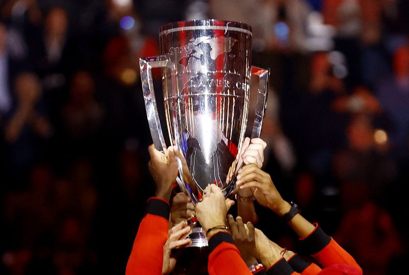 © Reuters. Le trophée de la Laver Cup reste dans la team Monde. /Photo prise le 25 septembre 2022/REUTERS/Andrew Boyers
