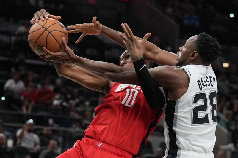 © Reuters. Les jeunes Rockets ont battu les Spurs./Photo prise le 17 octobre 2023/REUTERS/Daniel Dunn