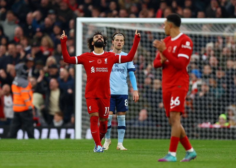 &copy; Reuters. Mo Salah a désormais inscrit 10 but en PL cette saison. /Photo prise le 12 novembre 2023/REUTERS/MOLLY DARLINGTON