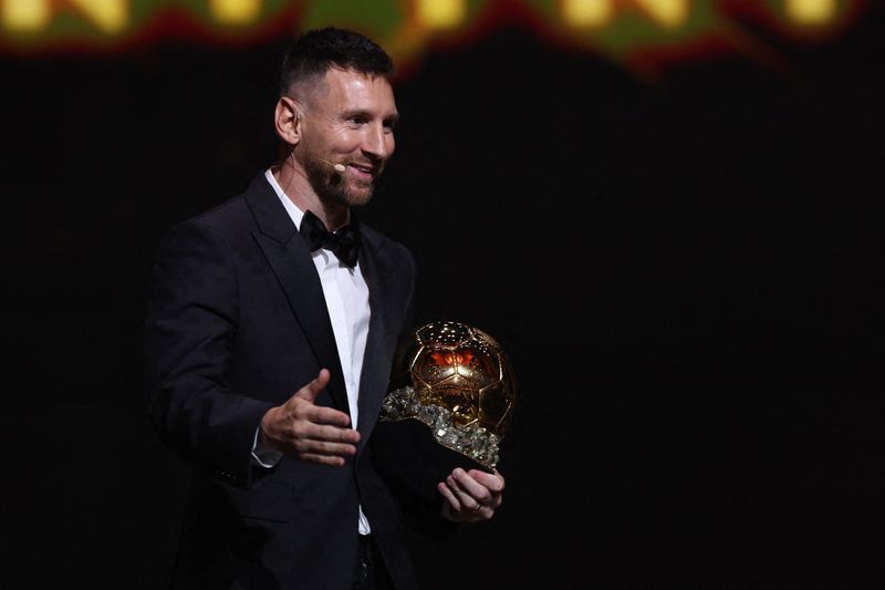 &copy; Reuters. Le lutin argentin est, naturellement, le joueur le plus titré depuis la création du Ballon d'or. /Photo prise le 30 octobre 2023/REUTERS/Stephanie Lecocq