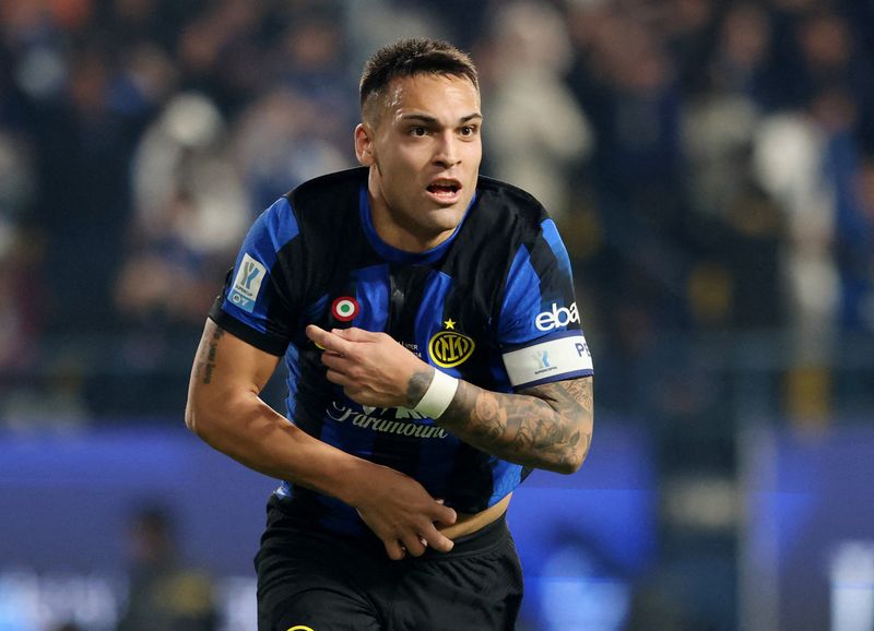 © Reuters. Lautaro Martinez a offert le titre à l'Inter dans les arrêts de jeu  /Photo prise le 22 janvier 2024/REUTERS/AHMED YOSRI