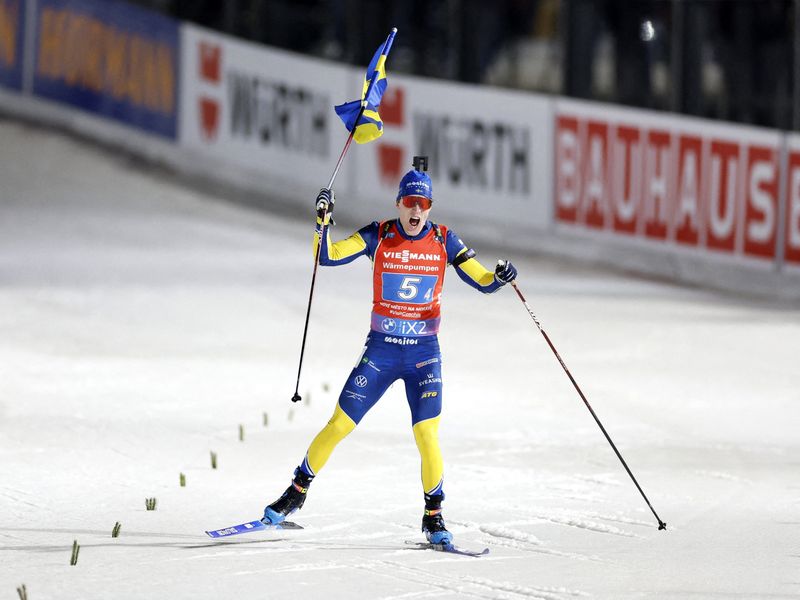 &copy; Reuters. La Suède de Sebastien Samuelsson s'impose sur le relais masculin à Nove Mesto./Photo prise le 17 février 2024/REUTERS/DAVID W CERNY