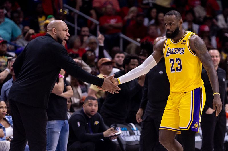 &copy; Reuters. LeBron et les Lakers encore en vie /Photo prise le 17 avril 2024/REUTERS/Stephen Lew